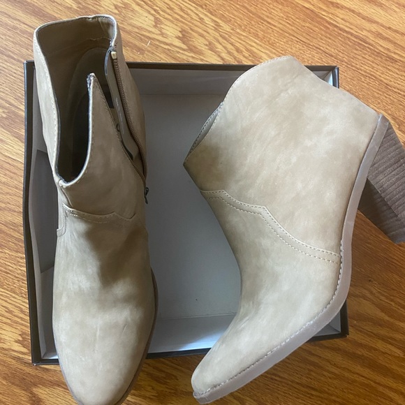 Dolce Vita Nubuck Stella Bootie - Picture 8 of 9